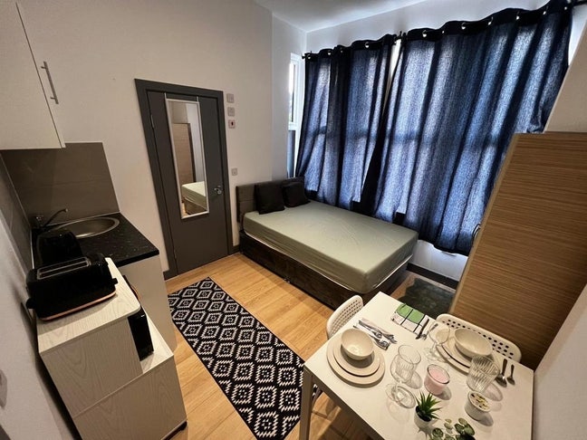 🛏️ Studio Flat to Let in - Streatham Common Main Photo