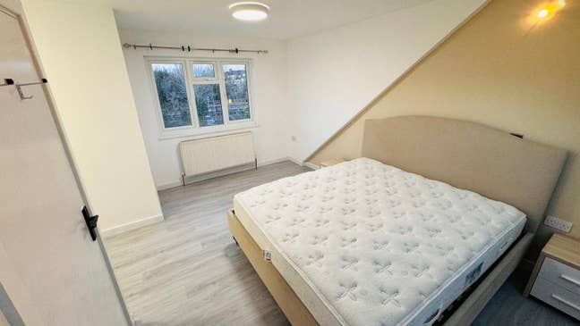 New Double Room & Studio in nr Raynerslane station Main Photo