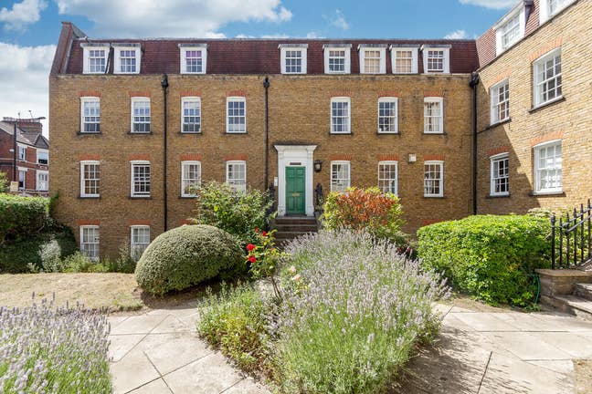 Stylish 2-Bed Period Flat near Finsbury Park Main Photo