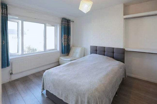 Large double room in female house near Addenbrooke Main Photo