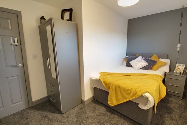 💥 Brand New Room with Parking! 💥 Main Photo