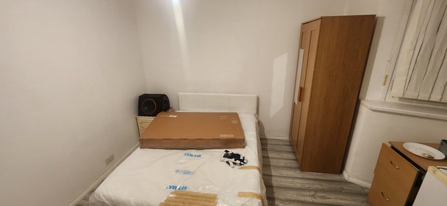 2 DOUBLE Room available  Main Photo