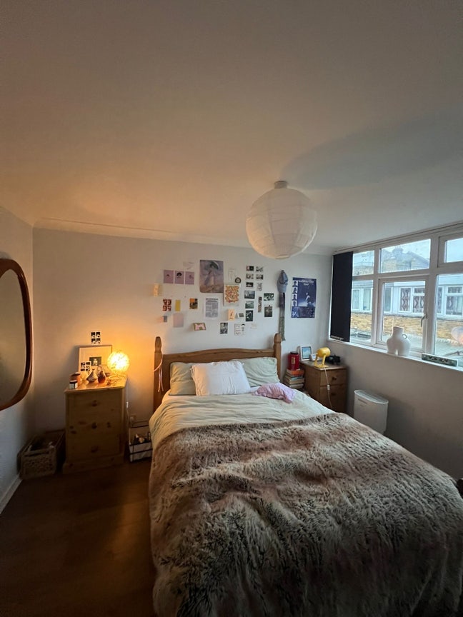 2 Double Rooms  – Available Now Main Photo