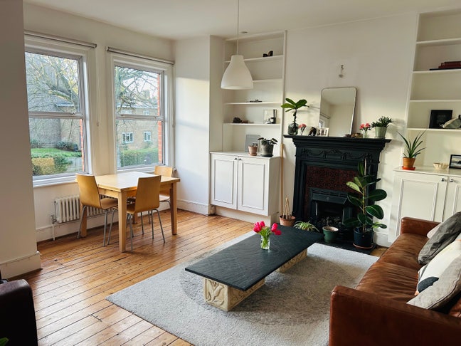 Sunny & Spacious Double Bedroom with En-suite Main Photo