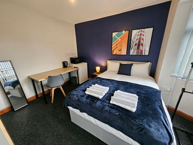 Modern 4-Bed House in MOSELEY Main Photo