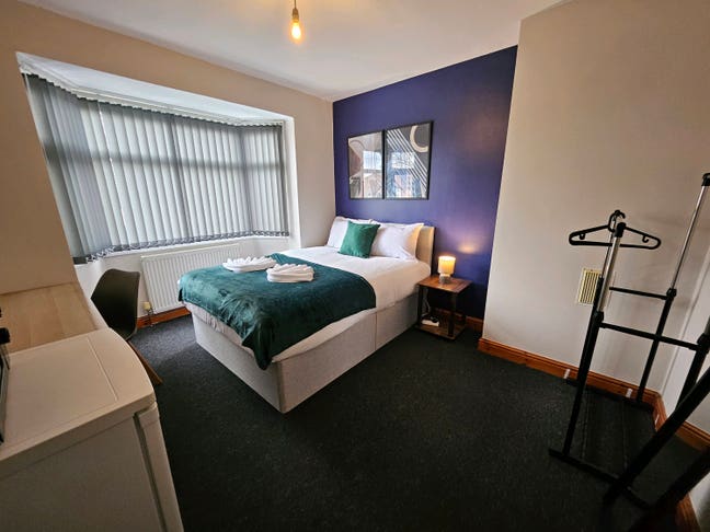 Modern 4-Bed House in MOSELEY Main Photo