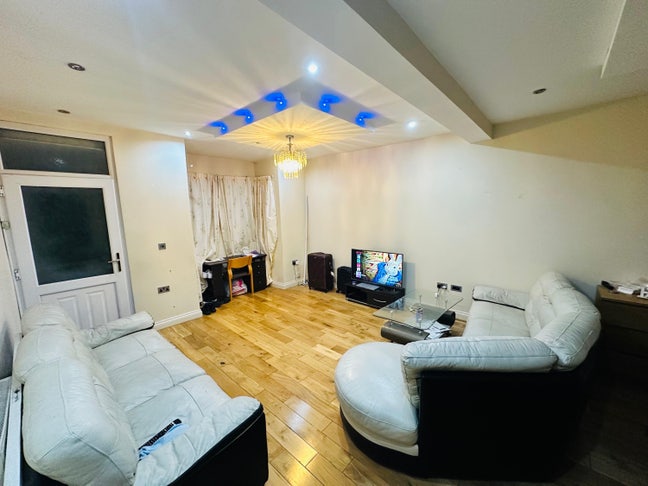 Double room in Upton park  Main Photo