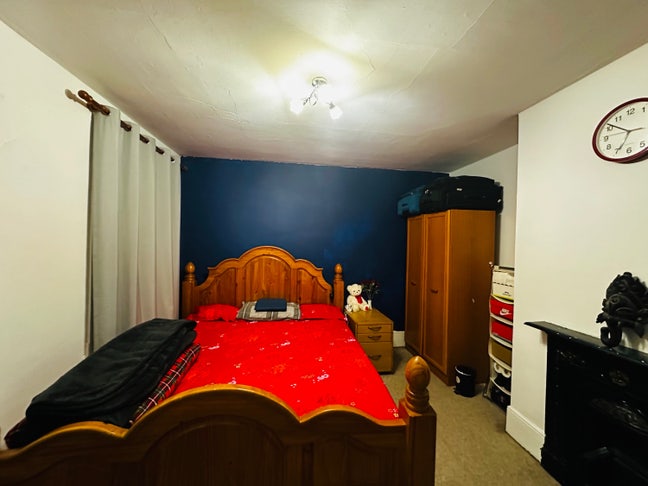 Spacious Double Bedroom Available Main Photo