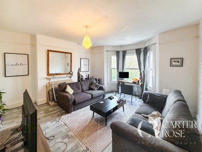 3 bed / 2 bath Flat on Elmfield Road in Balham  Main Photo