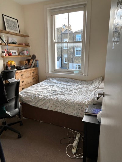 Double Room in Top Floor Flat with own bathroom Main Photo