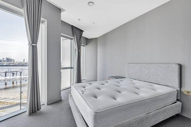 Luxury double room & Thames views, North Greenwich Main Photo