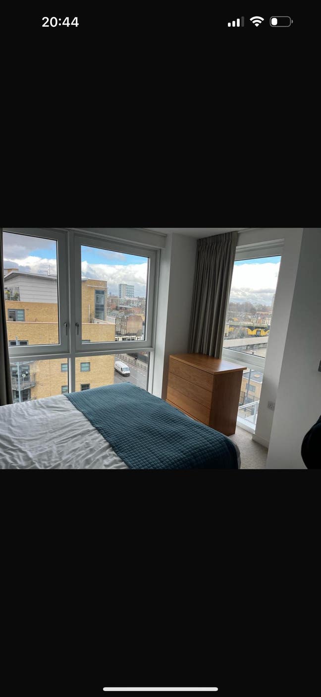 Spacious room in 2B2B flat on the Limehouse Basin Main Photo
