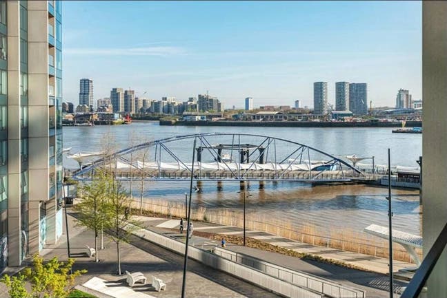 Stunning River View Double En-suite Room Main Photo