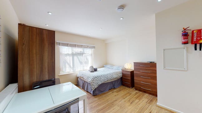 -Ample Studio in Cricklewood - Book a Viewing Main Photo