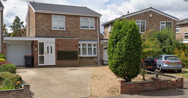 Rooms available in bright modern large shared home Main Photo