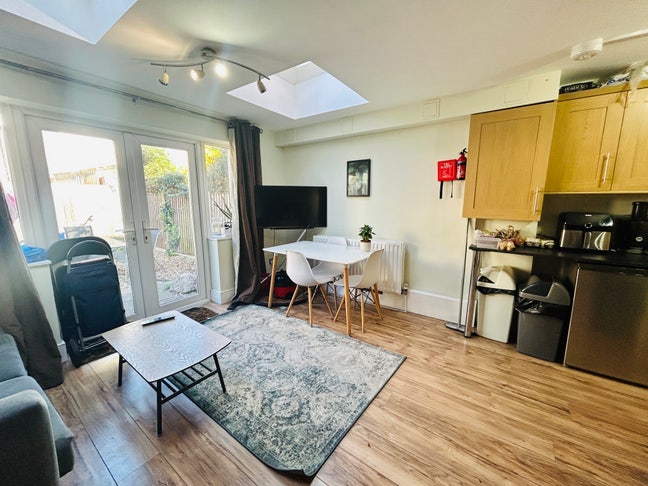 Furnished Double - Lounge All Bills & Garden 🏡 Main Photo