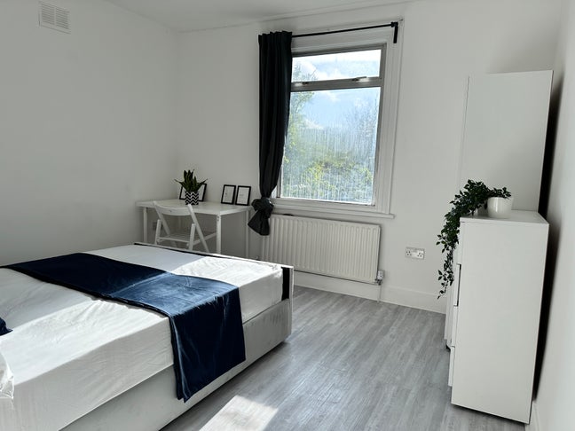 2 Single Rooms in a Lovely House Shared W/Garden Main Photo