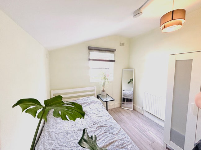 Furnished Double - Lounge All Bills & Garden 🏡 Main Photo