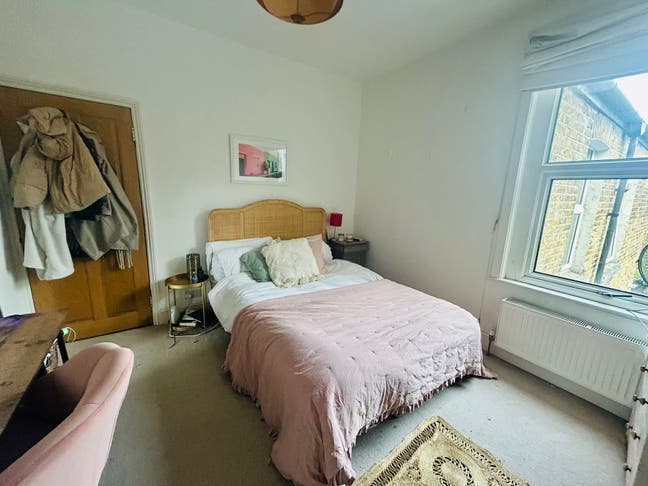 Bedroom in Brixton Hill until May 2026 Main Photo