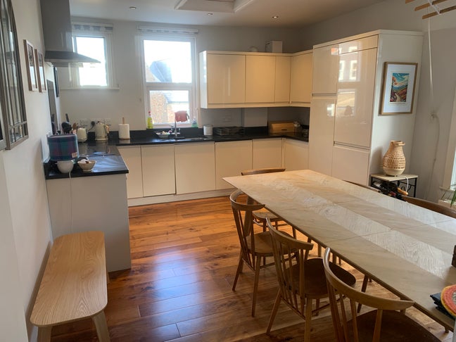 Bedroom in Brixton Hill until May 2026 Main Photo