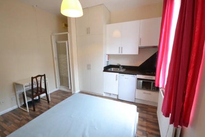 Studio - 5 minute Walking from Hammersmith tube Main Photo
