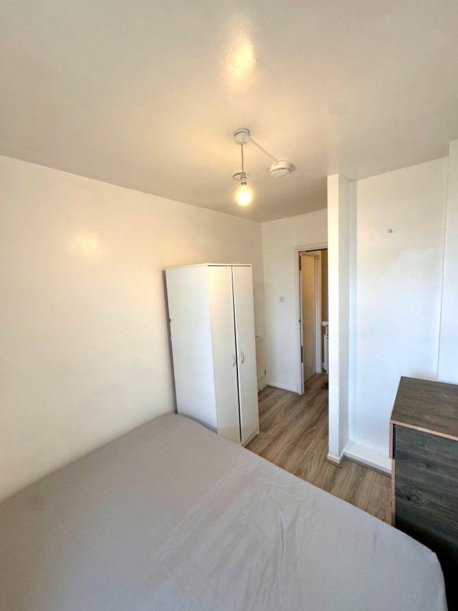 Lovely Room Next to Stepney Station+All Bill Incld Main Photo