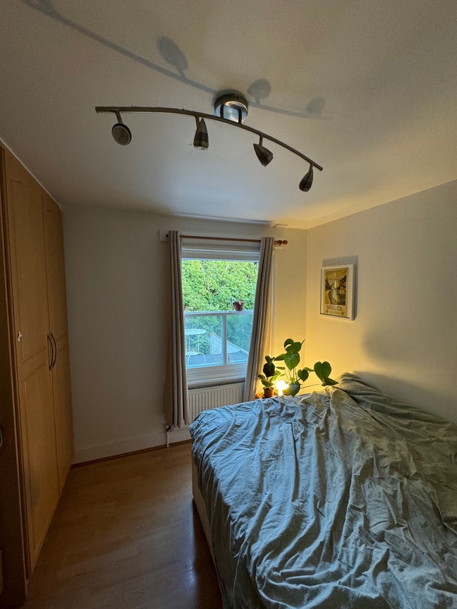 Earlsfield sublet 15 December to 18 Jan Main Photo