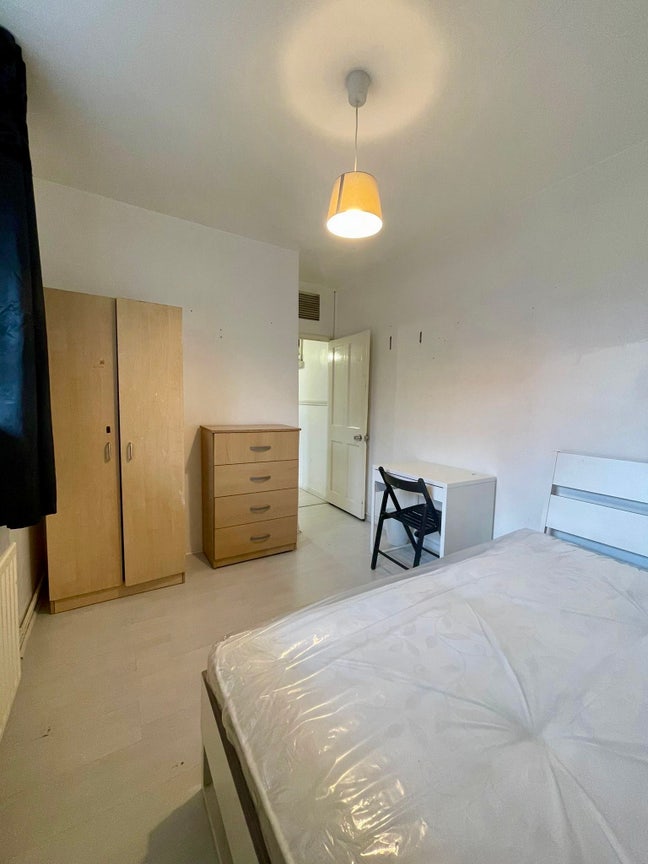 Lovely Double Room+Next to Station+All Bill Incld Main Photo