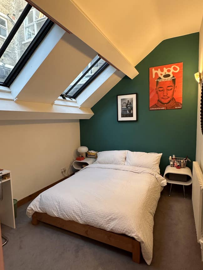 Spacious 2-bed female flatshare near Bow Road Main Photo