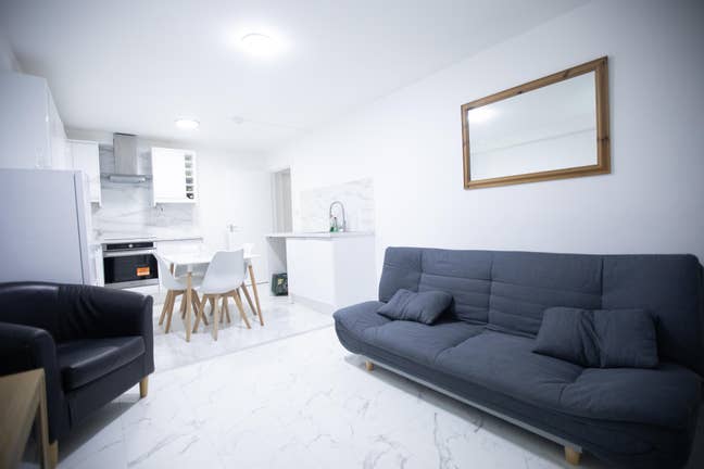 2 Bedroom Flat with an En-suite Main Photo