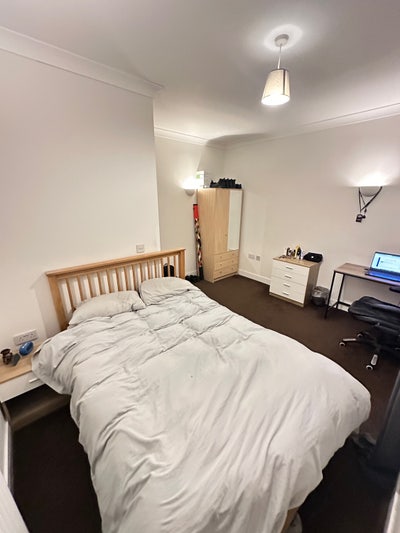 Large Modern Double Room(bills inc.) near Tube Main Photo