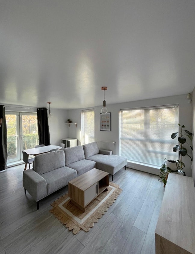 Cozy Furnished Double room Available Main Photo