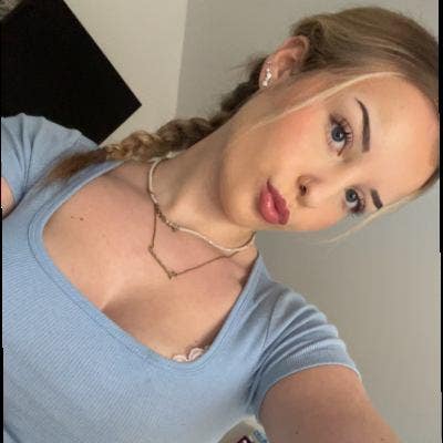 I am a professional female aged 18. I am look... Main Photo