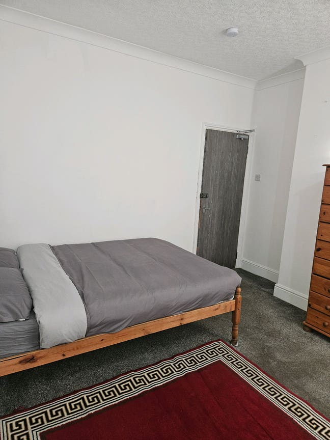 Double Room To Rent Main Photo