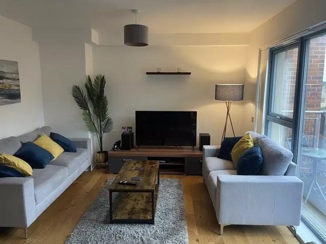 2 bedroom, 2 bathroom, private parking Main Photo