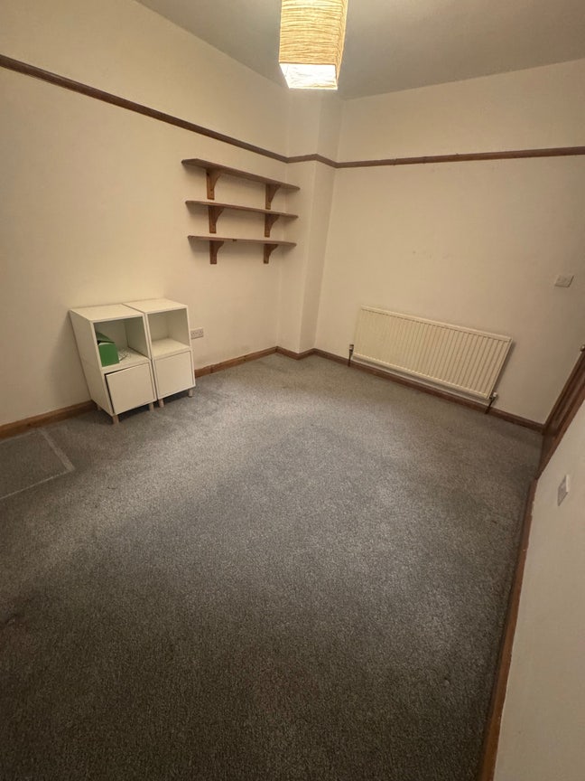 Lovely room for working woman near science park. Main Photo