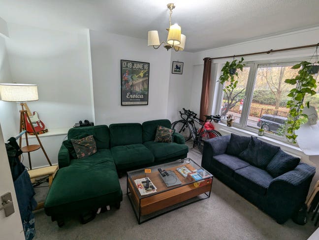 ✨Budget Gem in Bow-£850pm bills inc-Victoria Park✨ Main Photo