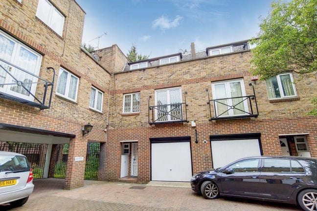 Short Let Only! Large Room In Prime Location Main Photo