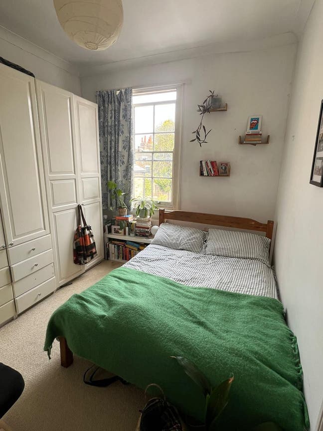 Furnished Room in Lovely Stokey Home – Available L Main Photo
