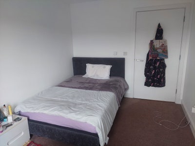 En-suite Double Bedroom Colindale Main Photo