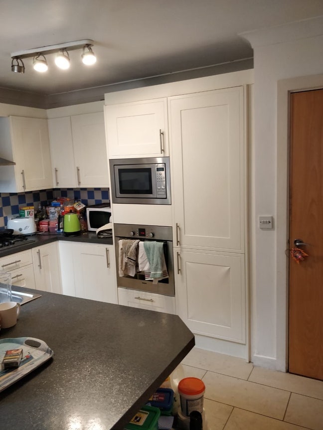 Ensuit Room Near while chapel station Main Photo