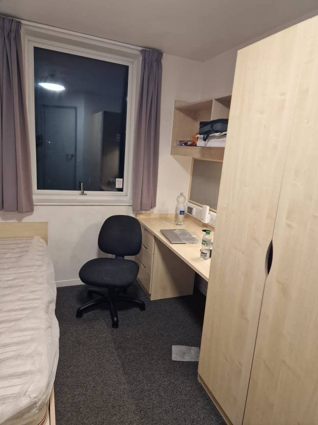 Ensuite Room Available – Contract Transfer Main Photo