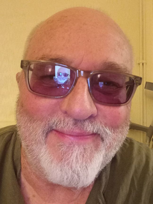 64yr EX-ANTIQUE DEALER/WRITER/MUSICIAN seeks ROOM  Main Photo