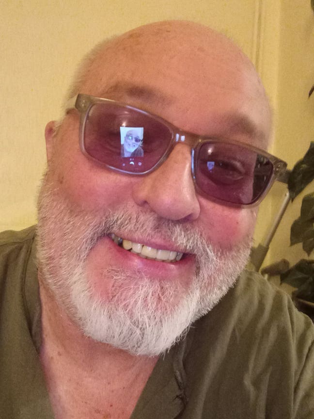 65yr EX-ANTIQUE DEALER/WRITER/MUSICIAN seeks ACCOM Main Photo