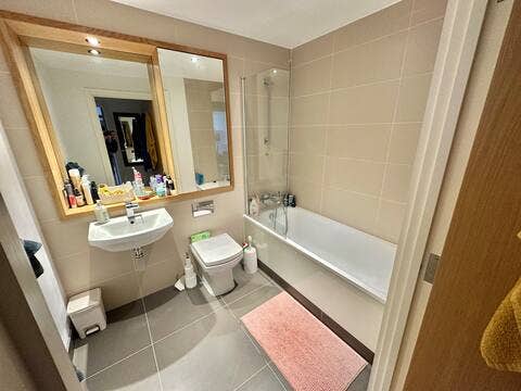 Stylish 2bed 2 bath available for 1 month  Main Photo