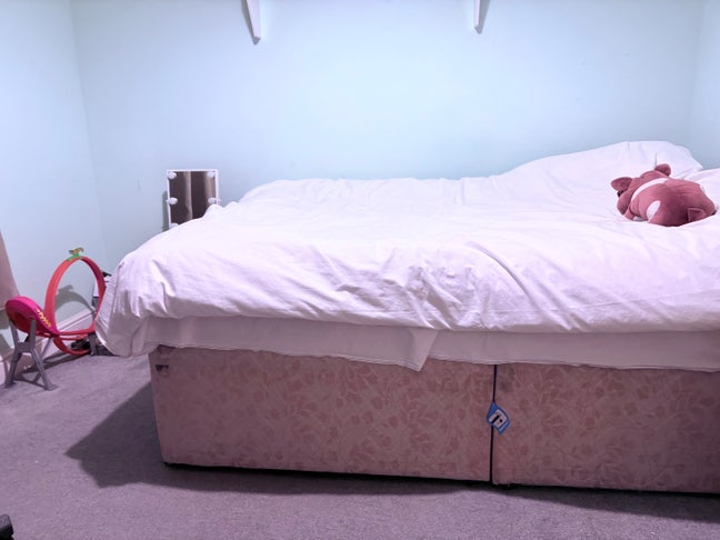 Spacious 1 double room & 1 En-suite are available  Main Photo