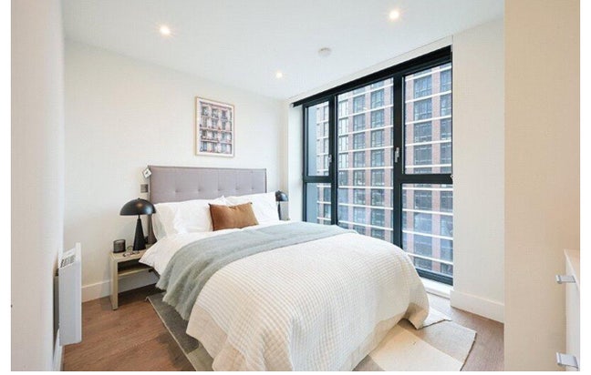 Modern 2 bed flat- Tenancy Takeover  Main Photo