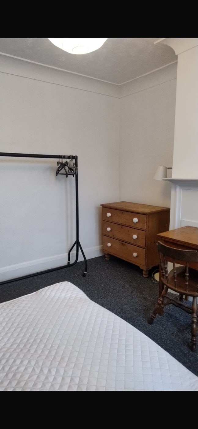 2 x Double rooms to let in shared flat in N16 Main Photo