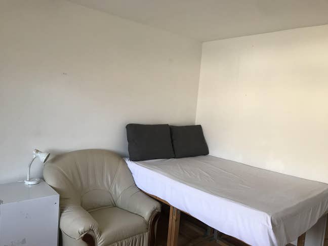 One spacious studio Main Photo