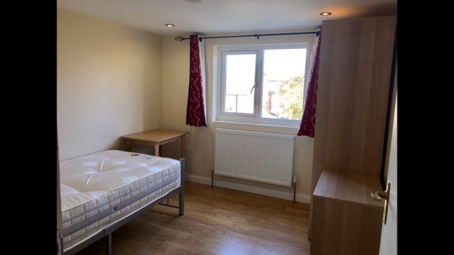 Single room available in Stratford   Main Photo